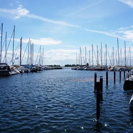 Kleiner Leuchturm - Steuerbord Fehmarn Ostsee